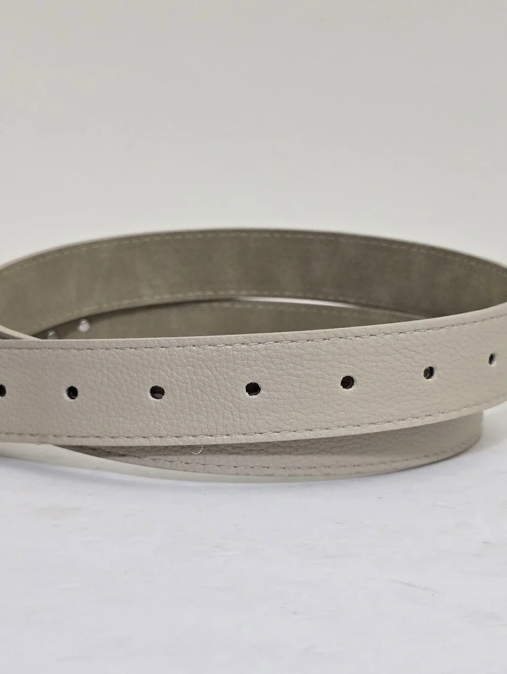 STEVE MADDEN size XL Faux Leather Fashion Logo‎ Belt Cream
